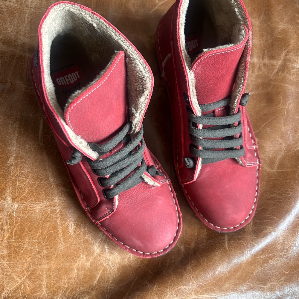 Onfoot Red Booties - Picture 3 of 10